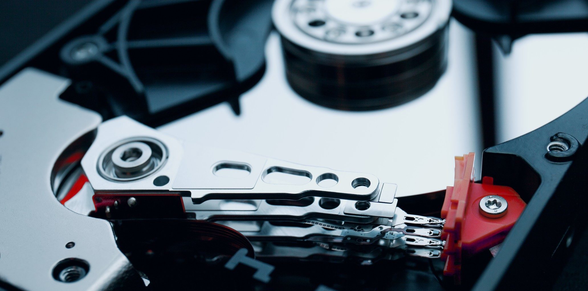 cropped-a-disassembled-magnetic-device-hard-disk-hard-drive-data-storage-hdd-read-and-write-head-with-the_t20_OznZNy.jpg